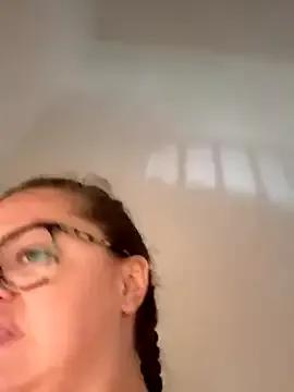 mommyxxmilkerxx from StripChat is Freechat