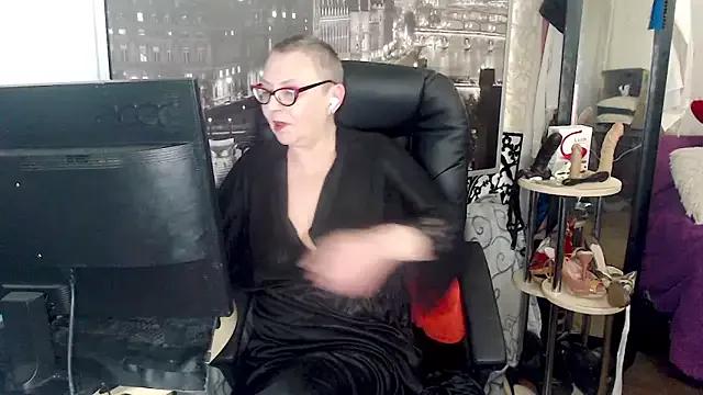 MomyBigHoles webcams show profile image 