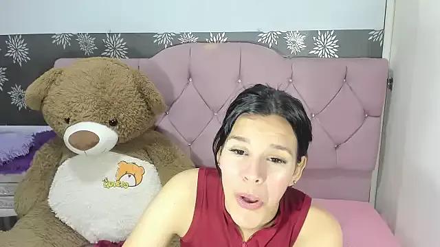 MonicaChaneL from StripChat is Freechat