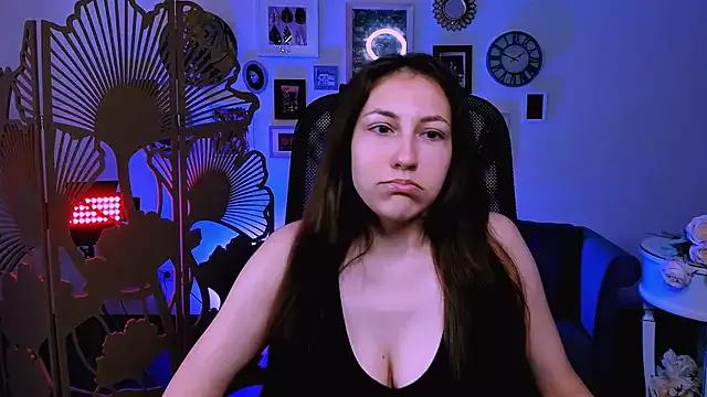 MonicaHoland from StripChat is Freechat