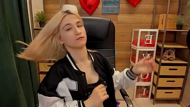 Entertain your itch for girls livestreamers with our collection of stunning models, skilled in the art of temptation and delight.