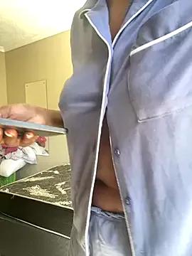 Moonzy77 from StripChat is Freechat