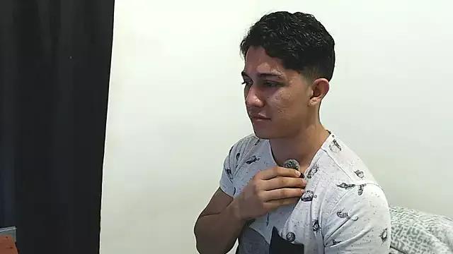 MrOculto from StripChat is Freechat