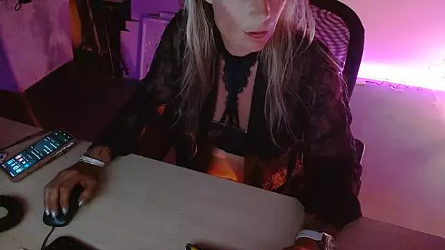 Mrs-Aurora from StripChat is Freechat