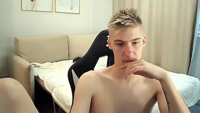MrSexyCum4U from StripChat is Freechat