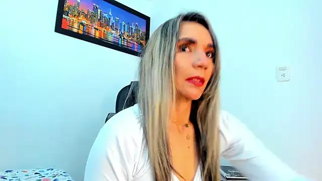 Ms_lunaRose from StripChat is Freechat