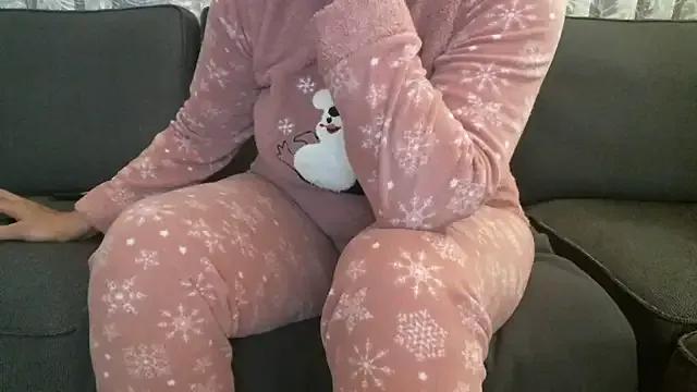 Entertain your itch for girls livestreamers with our collection of stunning models, skilled in the art of temptation and delight.