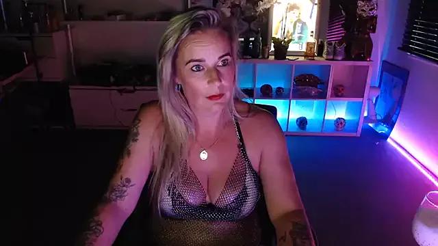 Photos of MystiqueMaven from StripChat is Freechat