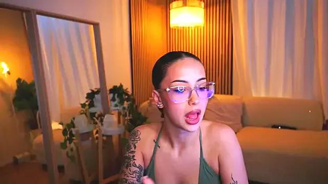 Naomii18_ from StripChat is Freechat
