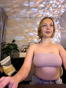 Natalee_Love from StripChat is Freechat