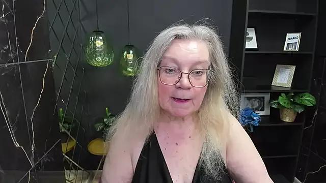 NataliMellow from StripChat is Freechat