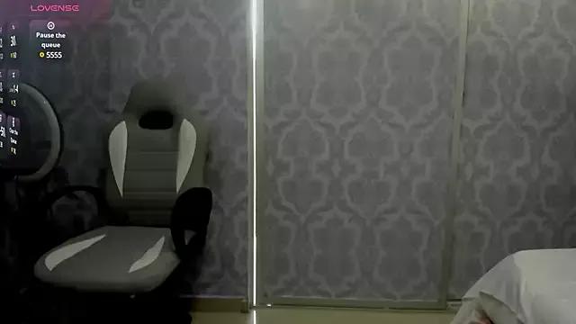 naughty_milf4u_ from StripChat is Freechat