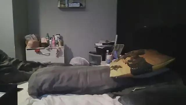 naughtymissnikkixo from StripChat is Freechat