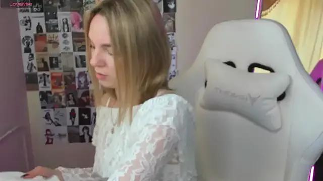 Entertain your itch for girls livestreamers with our collection of stunning models, skilled in the art of temptation and delight.