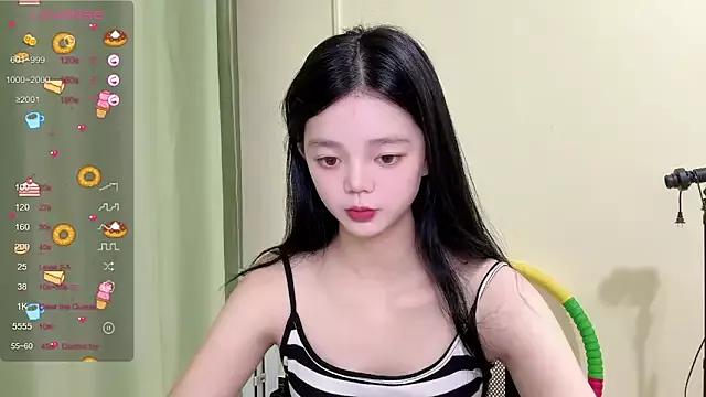 Nicole-13 from StripChat is Freechat