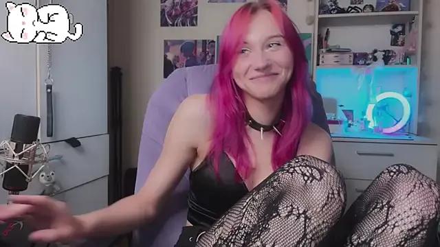 Nicole_Wildfire from StripChat is Freechat