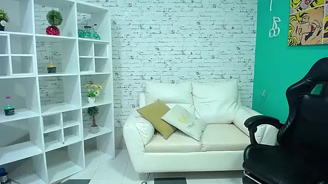 niky_minage from StripChat is Freechat
