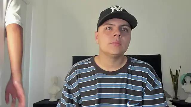 Photos of NoahLux from StripChat is Freechat