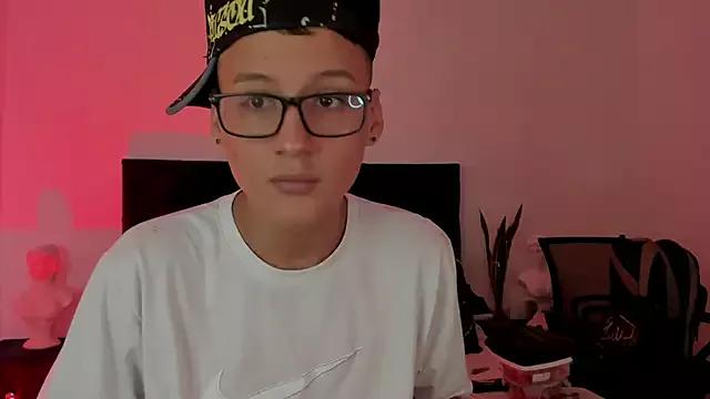 NoahLux from StripChat is Freechat