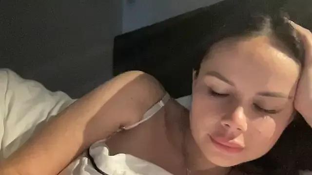 Orlinah from StripChat is Freechat