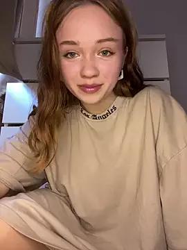 Paris_Woman from StripChat is Freechat
