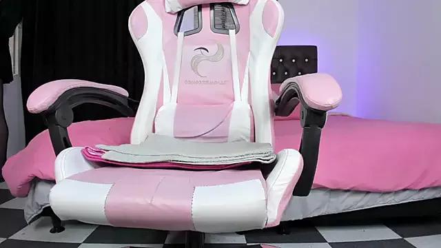 Entertain your itch for girls livestreamers with our collection of stunning models, skilled in the art of temptation and delight.