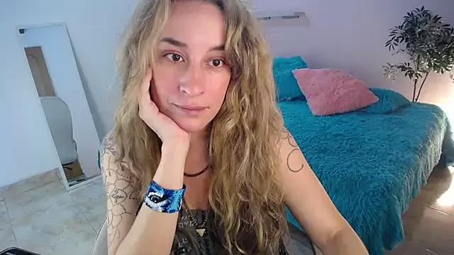 Paula_Paz from StripChat is Freechat