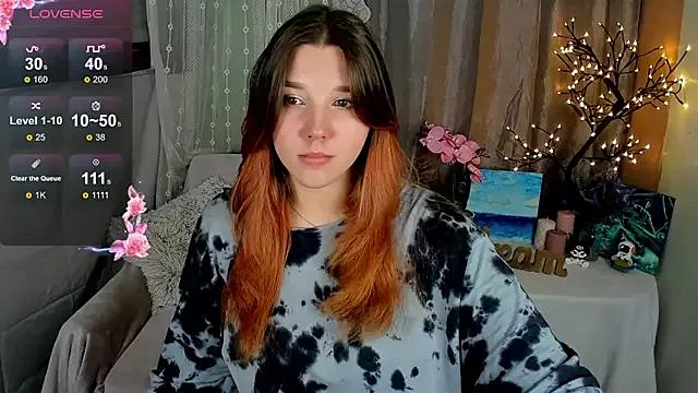 PenelopeOneGrey from StripChat