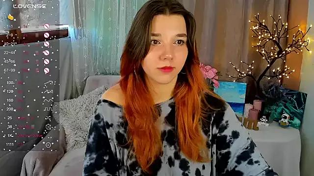 PenelopeOneGrey from StripChat