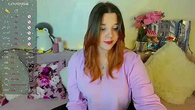 PenelopeOneGrey from StripChat
