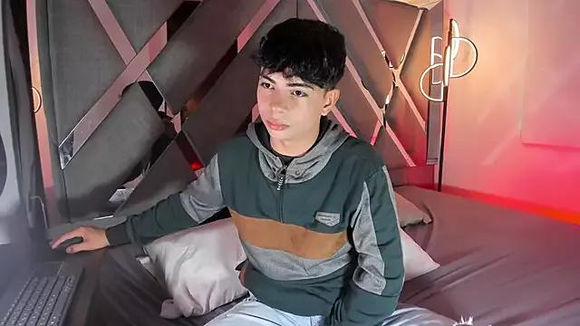 Peter_chase from StripChat is Freechat