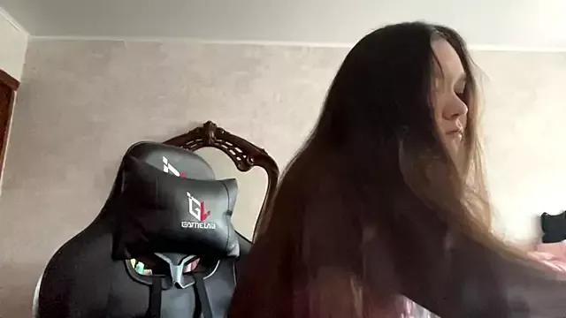 Pikmigirl18 from StripChat is Freechat