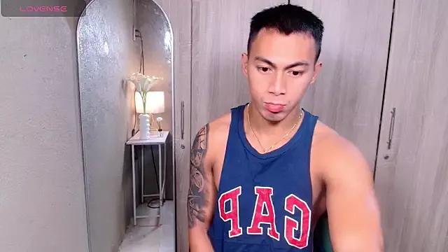 PinooyMilker from StripChat is Freechat