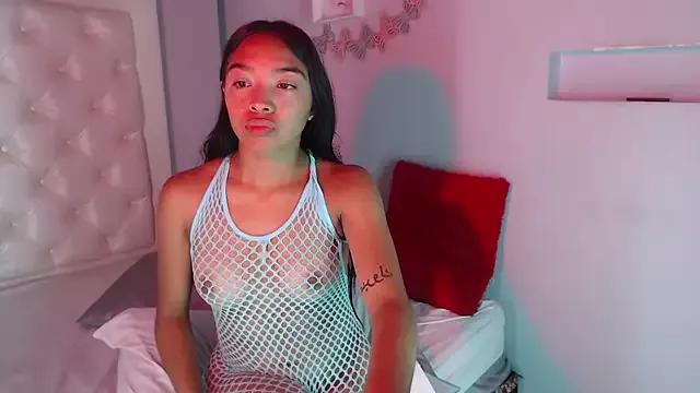 pocahontamoon from StripChat is Freechat