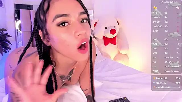 pretty_pettite from StripChat is Freechat