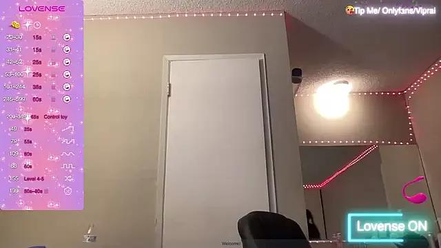 PrincessRayari from StripChat is Freechat