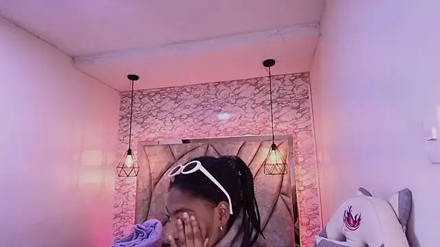 Queen_perla_ from StripChat is Freechat