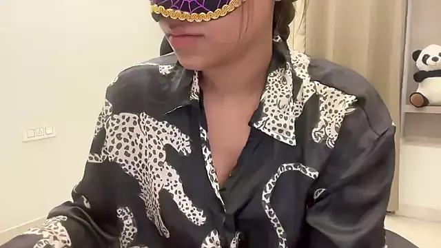 Queen_Sakhi from StripChat is Freechat