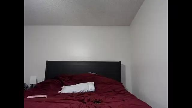 QueenLolaX from StripChat is Freechat