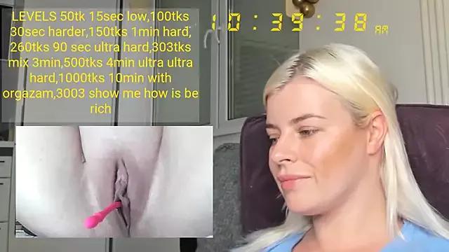 queenofthenighttt from StripChat is Freechat