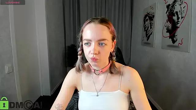 Entertain your itch for girls livestreamers with our collection of stunning models, skilled in the art of temptation and delight.