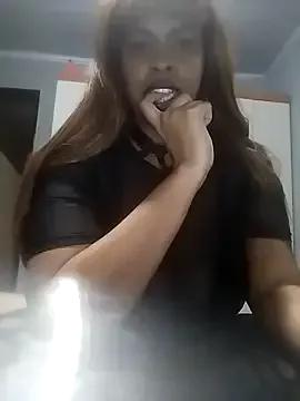 Raven4h from StripChat is Freechat
