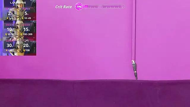 RavennMoonn from StripChat is Freechat