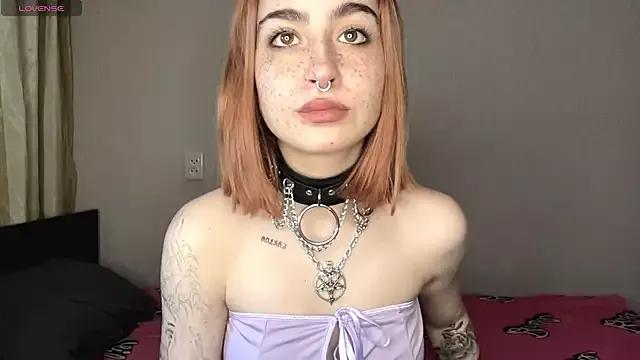 RayniraJones from StripChat is Freechat