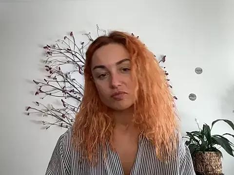 Reddgiirl from StripChat is Freechat