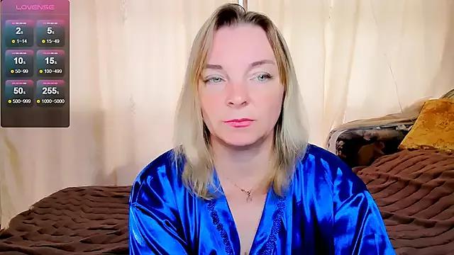 Regina__blue from StripChat is Freechat