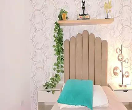 Roma__love from StripChat is Freechat