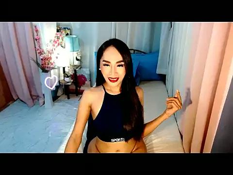 RomanticPearlTS from StripChat is Freechat