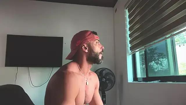 romeolovedark from StripChat is Freechat