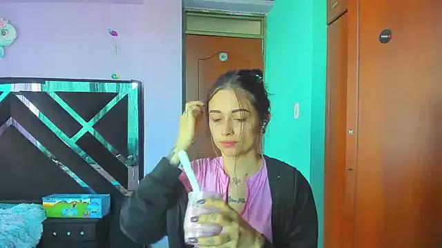 Rosa_ from StripChat is Freechat